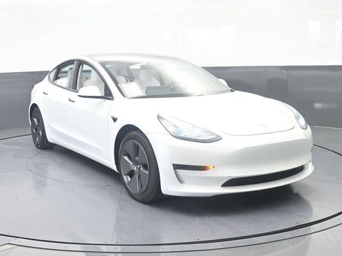 Used 2021 Tesla Model 3 Standard Range Plus RWD image 9