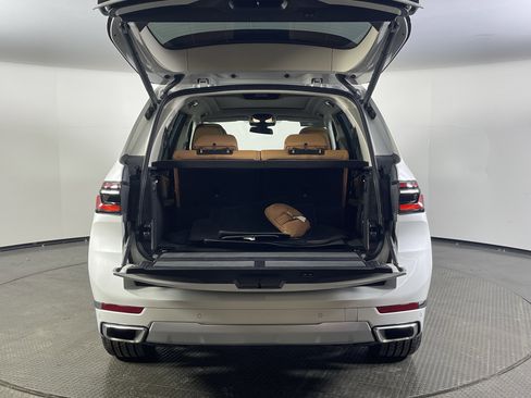 Certified 2024 BMW X7 xDrive40i w/ Executive Package image 8