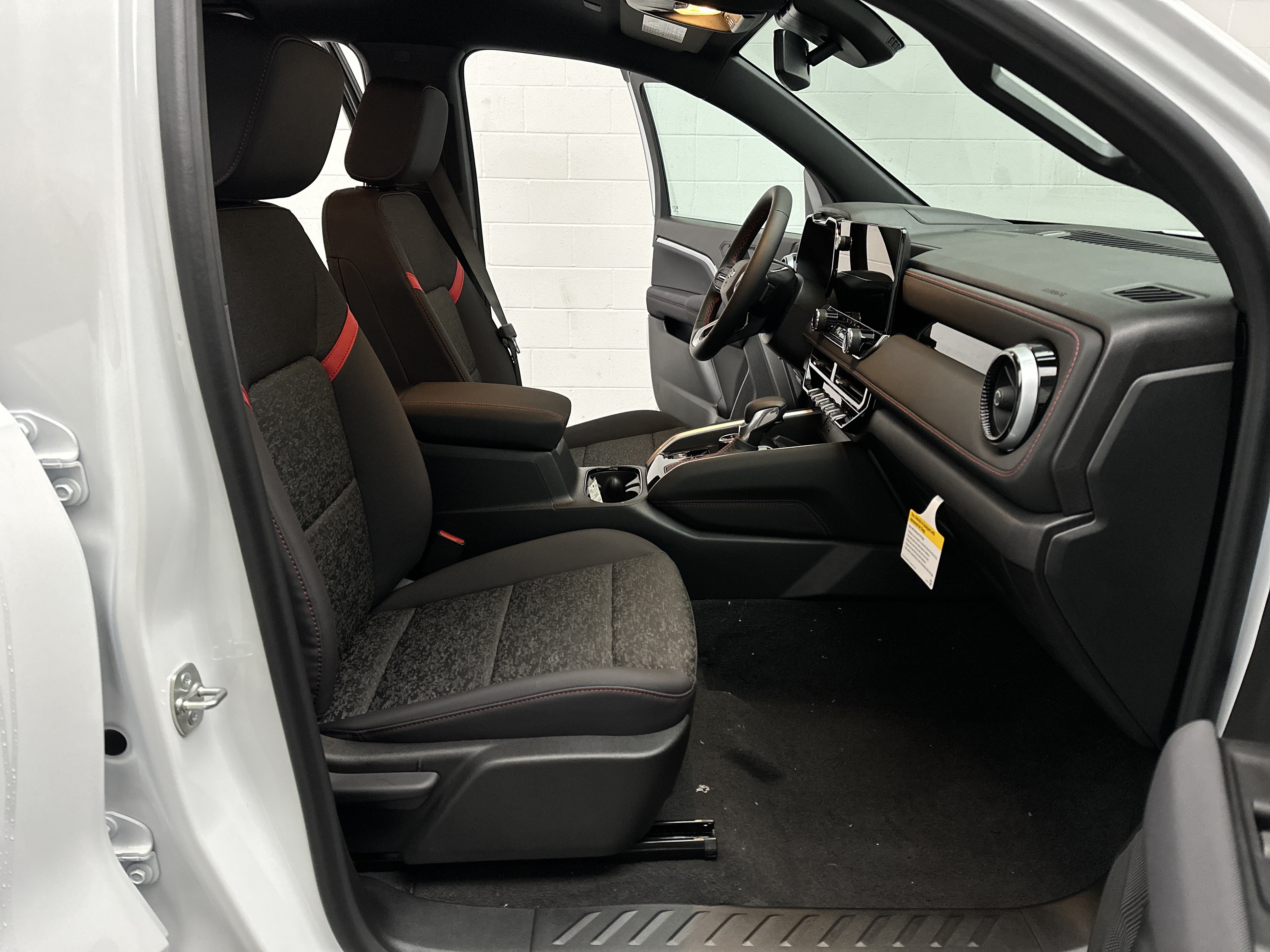New 2026 Chevrolet Colorado Z71 w/ Midnight Edition AWD/4WD image 24