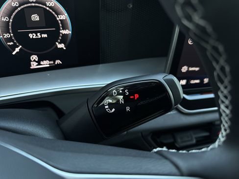 New 2026 Volkswagen Tiguan SE image 16