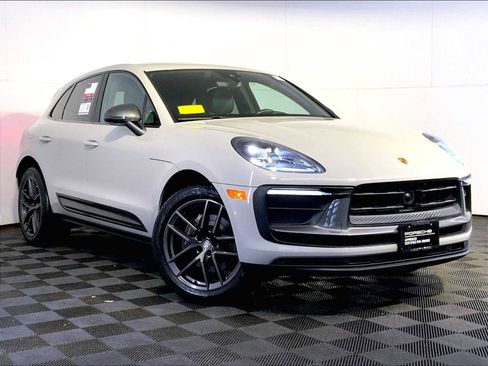 Certified 2023 Porsche Macan Turbo image 9
