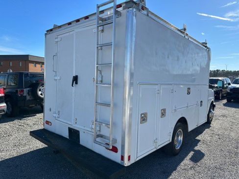 Used 2016 Chevrolet Express 3500 image 8