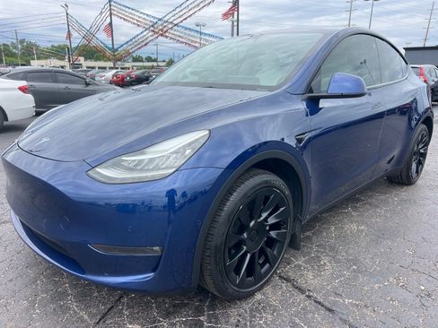 Used 2022 Tesla Model Y Long Range AWD/4WD image 3