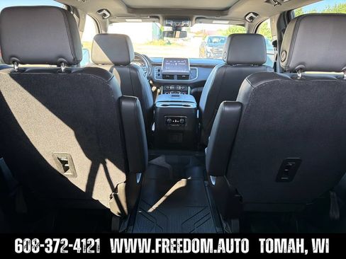 Used 2021 Chevrolet Suburban Z71 w/ Z71 Signature Package AWD/4WD image 32