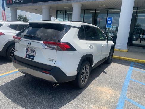 Used 2022 Toyota RAV4 Limited AWD/4WD image 6