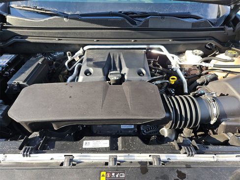 Certified 2024 Chevrolet Colorado ZR2 w/ Technology Package image 37