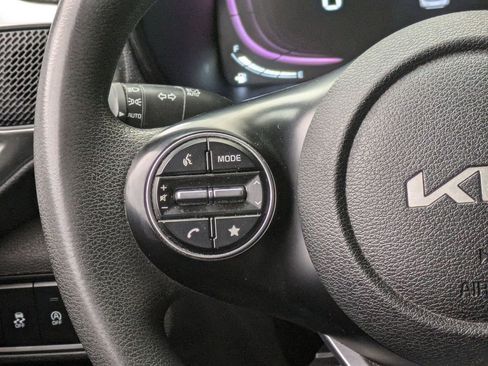 Used 2023 Kia Soul LX image 13