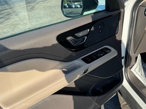 Used 2022 Lincoln Aviator Reserve w/ Class IV Trailer Tow Package AWD/4WD image 18