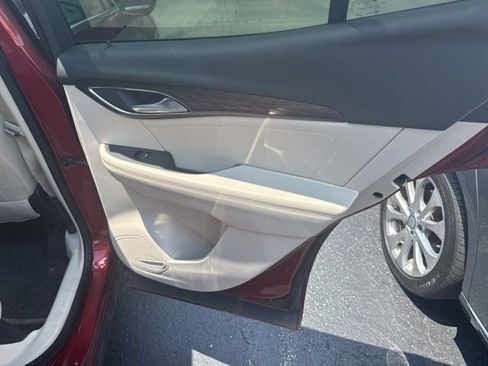 Used 2022 Buick Envision Avenir w/ Safety Package FWD image 33