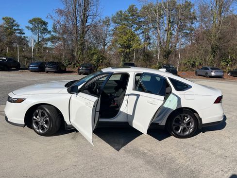 Used 2023 Honda Accord EX image 17