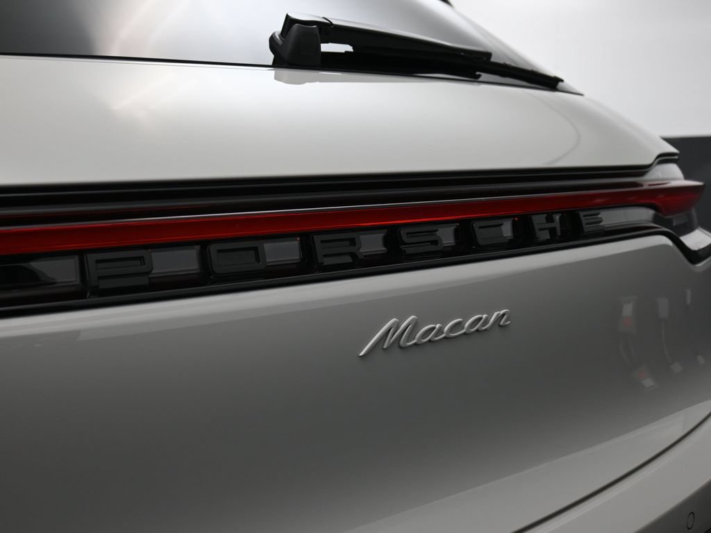 Certified 2026 Porsche Macan AWD/4WD image 14