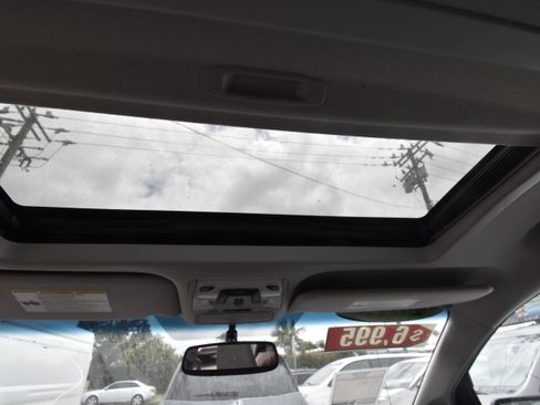 Used 2013 Toyota Sienna XLE w/ Entertainment Pkg FWD image 13