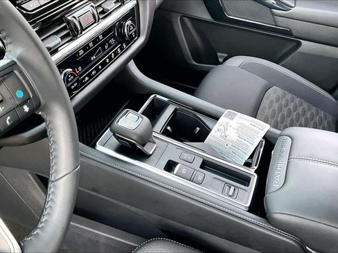 Certified 2024 Nissan Pathfinder SV FWD image 15