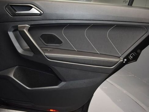 Used 2023 Volkswagen Tiguan SE R-Line image 16