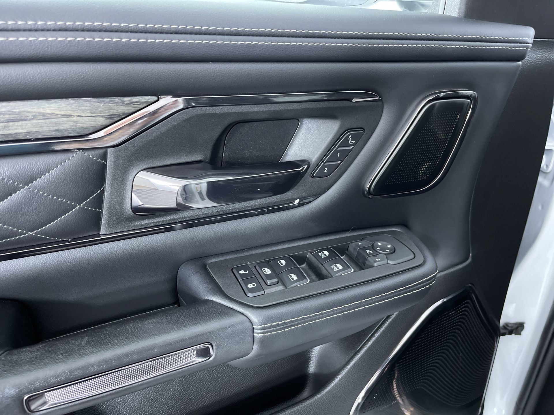 Used 2025 RAM 1500 Limited AWD/4WD image 14