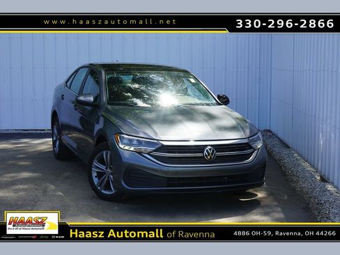 Used 2024 Volkswagen Jetta SE FWD image 1