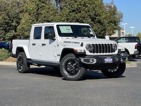 New 2025 Jeep Gladiator Sport image 2