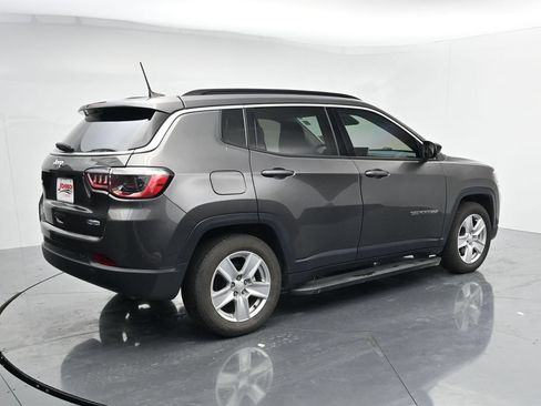 Used 2022 Jeep Compass Latitude FWD image 8