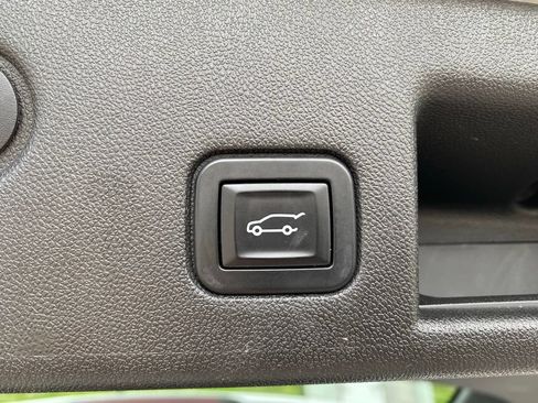 Used 2018 Chevrolet Equinox LT FWD image 27