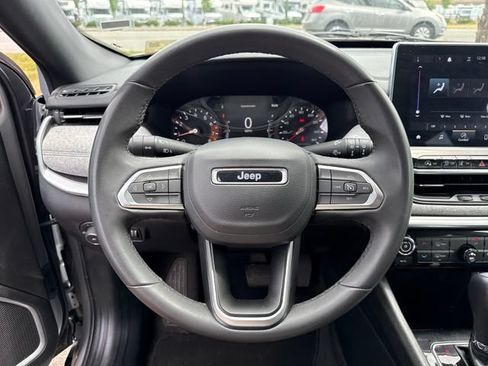 Used 2024 Jeep Compass Latitude AWD/4WD image 18
