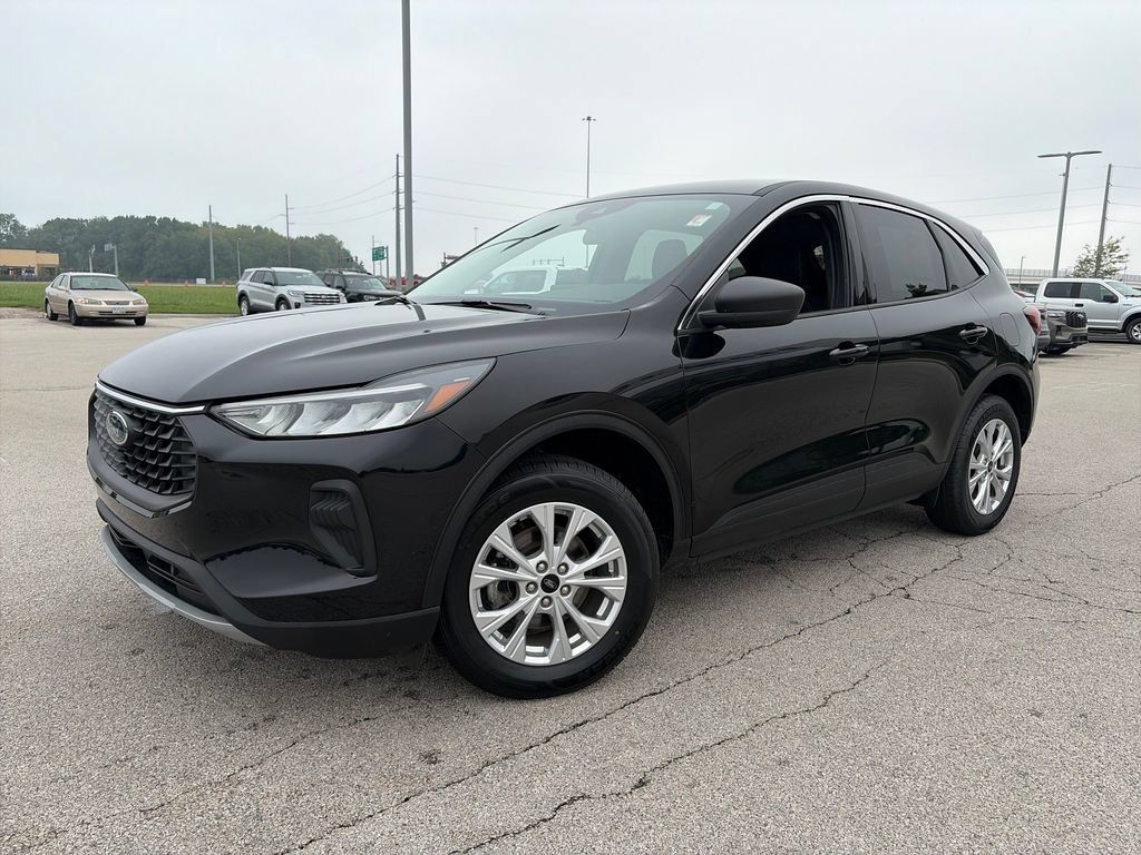 Used 2024 Ford Escape Active w/ Tech Pack #1 AWD/4WD image 3