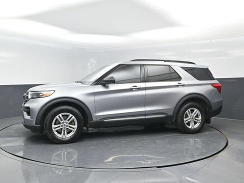 Used 2020 Ford Explorer XLT w/ Cold Weather Package AWD/4WD image 4