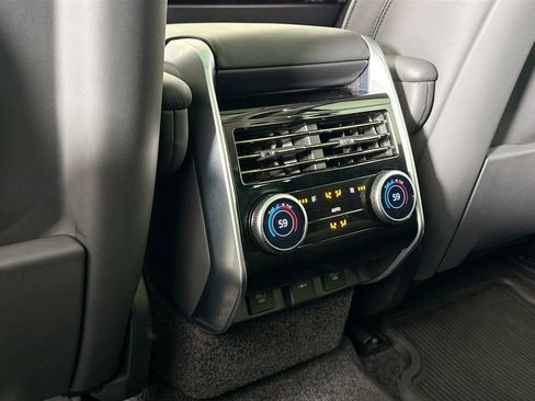 Used 2023 Land Rover Range Rover SE image 16