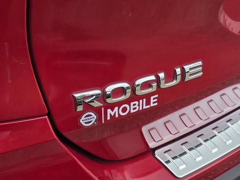 Used 2017 Nissan Rogue SL w/ SL Premium Package FWD image 5