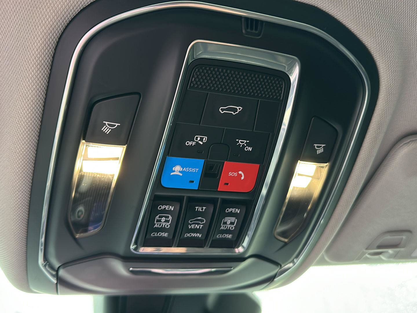 Used 2021 Jeep Grand Cherokee L Limited AWD/4WD image 28