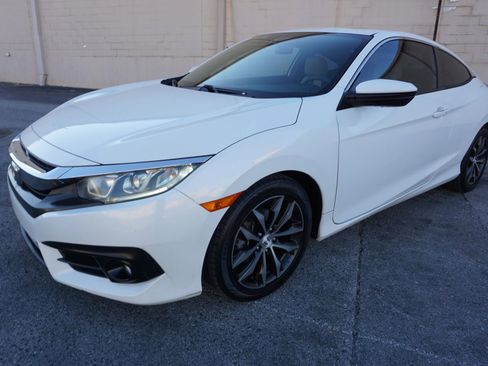 Used 2017 Honda Civic EX-T image 4