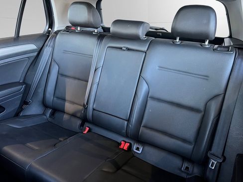 Used 2015 Volkswagen Golf S image 20