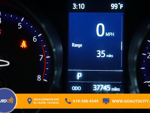 Used 2021 Toyota C-HR LE image 3