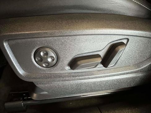 Used 2025 Audi SQ5 Premium Plus w/ Premium Plus Package image 17