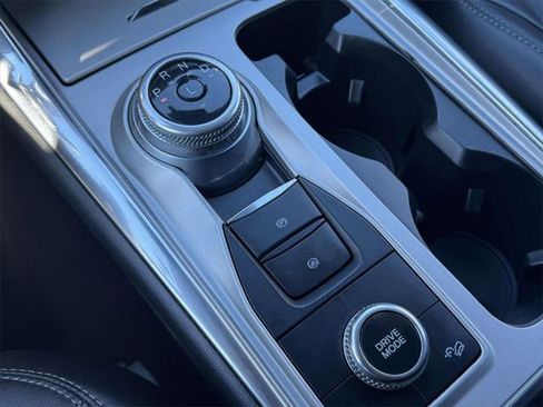 Used 2022 Ford Explorer XLT w/ Equipment Group 202A image 29