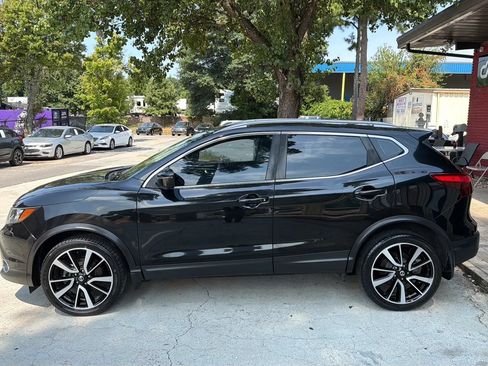 Used 2017 Nissan Rogue Sport SL FWD image 2