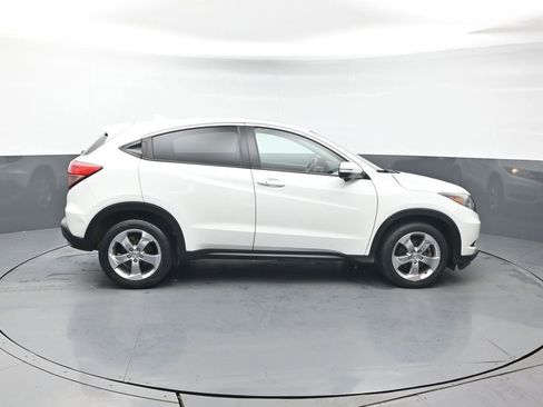 Used 2017 Honda HR-V EX image 7