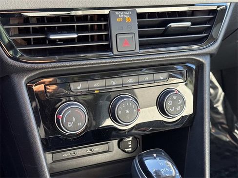 Certified 2023 Volkswagen Taos SE w/ Panoramic Sunroof Package image 24