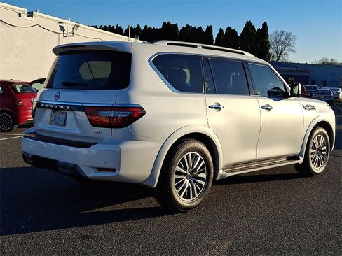 Used 2024 Nissan Armada SL w/ Captain's Chairs Package image 6