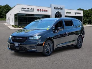 Used 2025 Chrysler Pacifica Limited FWD video 1