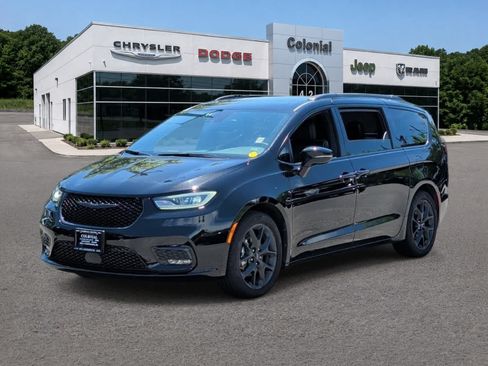 Used 2025 Chrysler Pacifica Limited FWD image 1