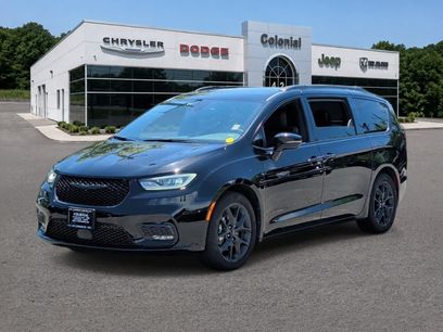 Used 2025 Chrysler Pacifica Limited