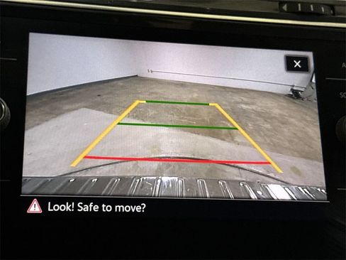 Used 2023 Volkswagen Tiguan SE image 14