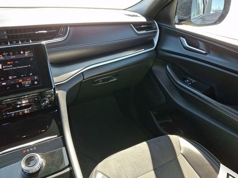 Certified 2024 Jeep Grand Cherokee L Laredo image 17