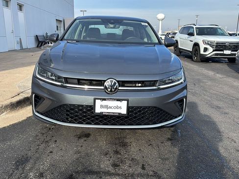 Used 2025 Volkswagen Jetta SE w/ Black Wheel Package image 4