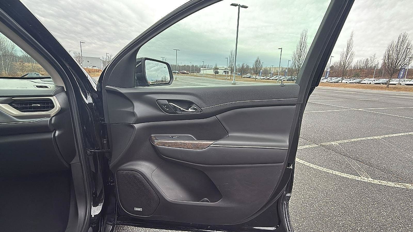 Used 2022 GMC Acadia Denali AWD/4WD image 18