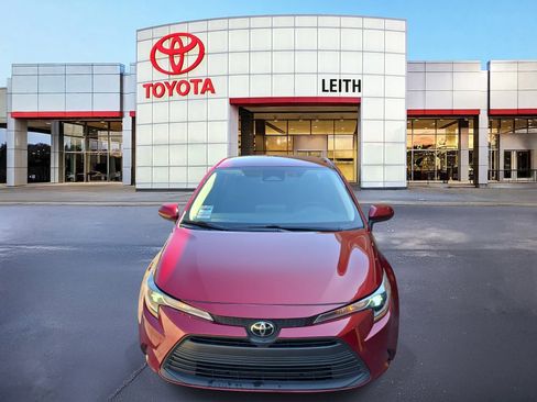 Used 2024 Toyota Corolla LE image 2
