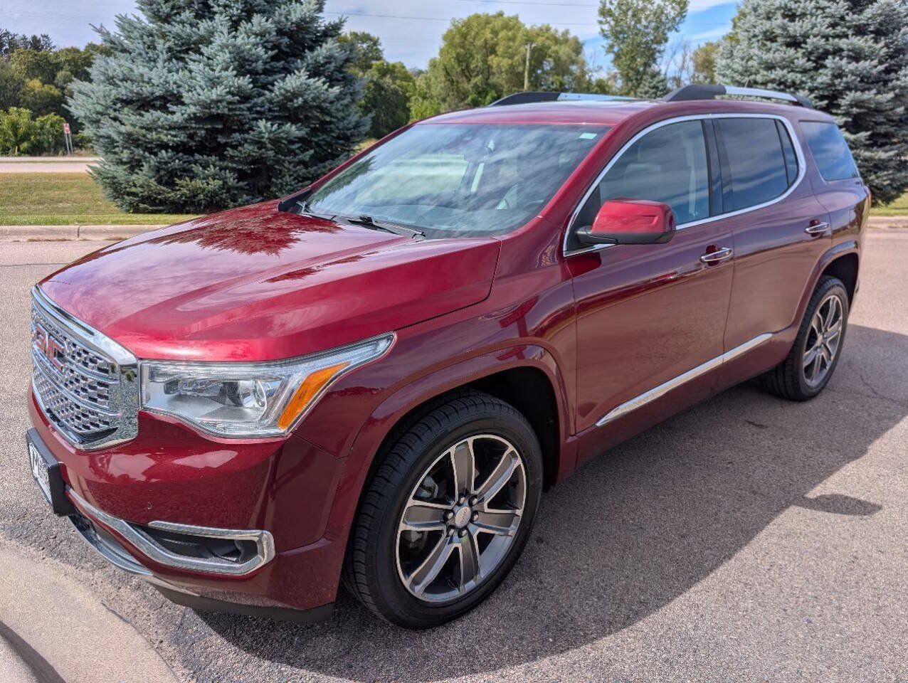 Used 2017 GMC Acadia Denali w/ Technology Package AWD/4WD image 5