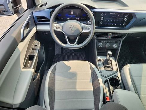 Certified 2022 Volkswagen Taos SE w/ Panoramic Sunroof Package image 12