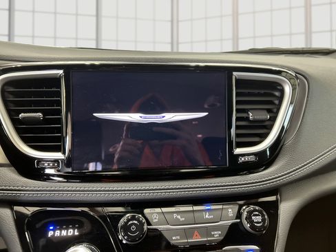 New 2026 Chrysler Pacifica Select image 12