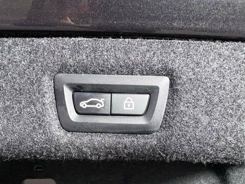 Used 2020 BMW 540i xDrive w/ M Sport Package image 17